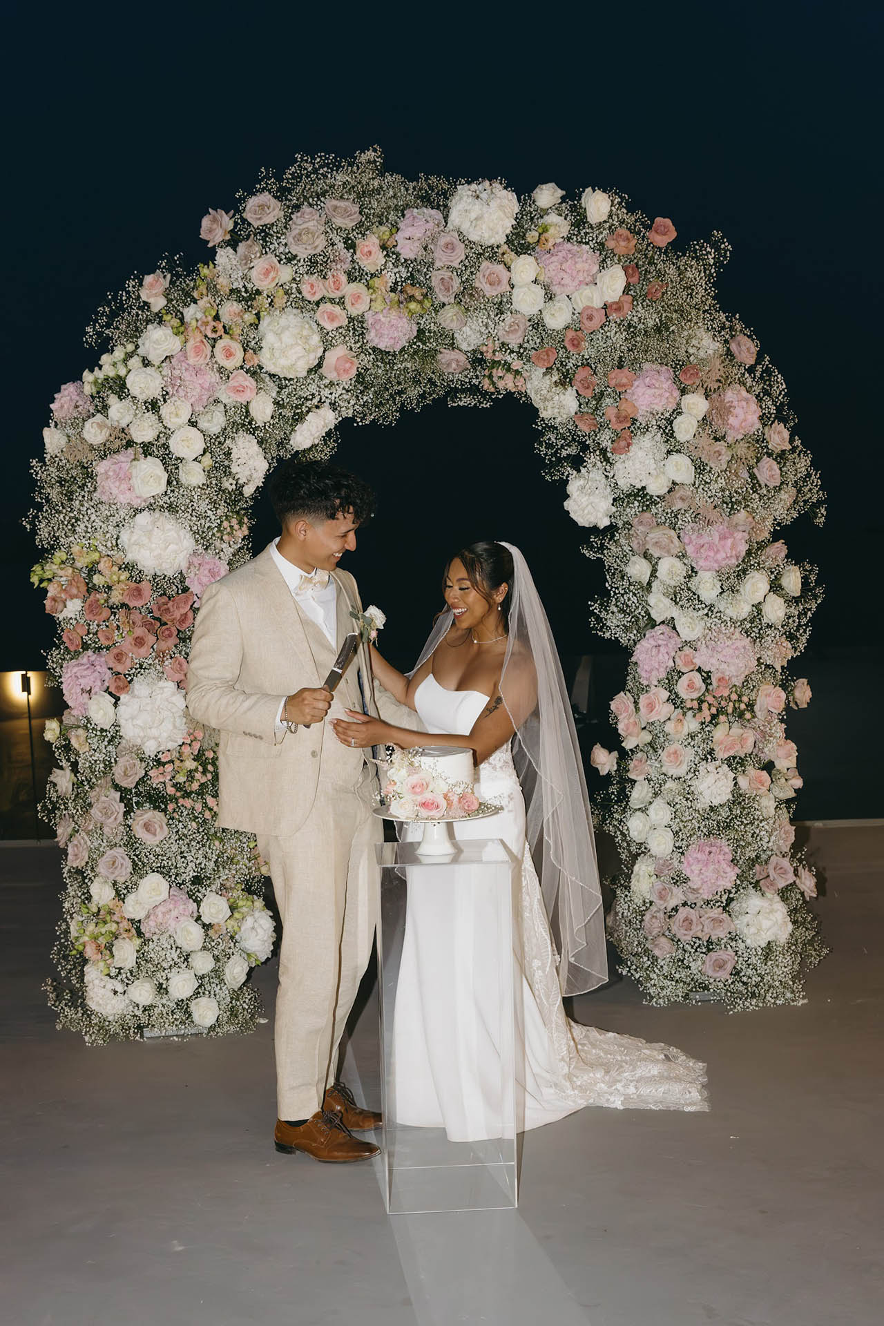 symbolic wedding in Santorini - the cake