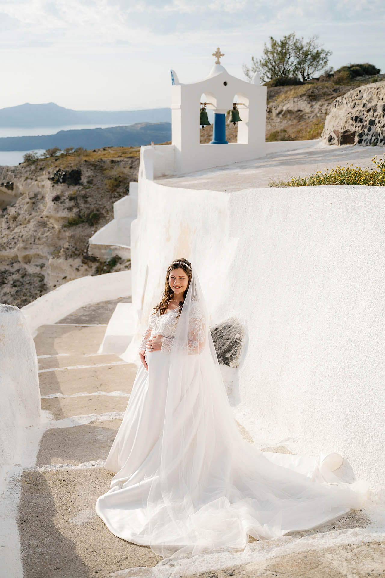 wedding while pregnant - the bride in Santorini