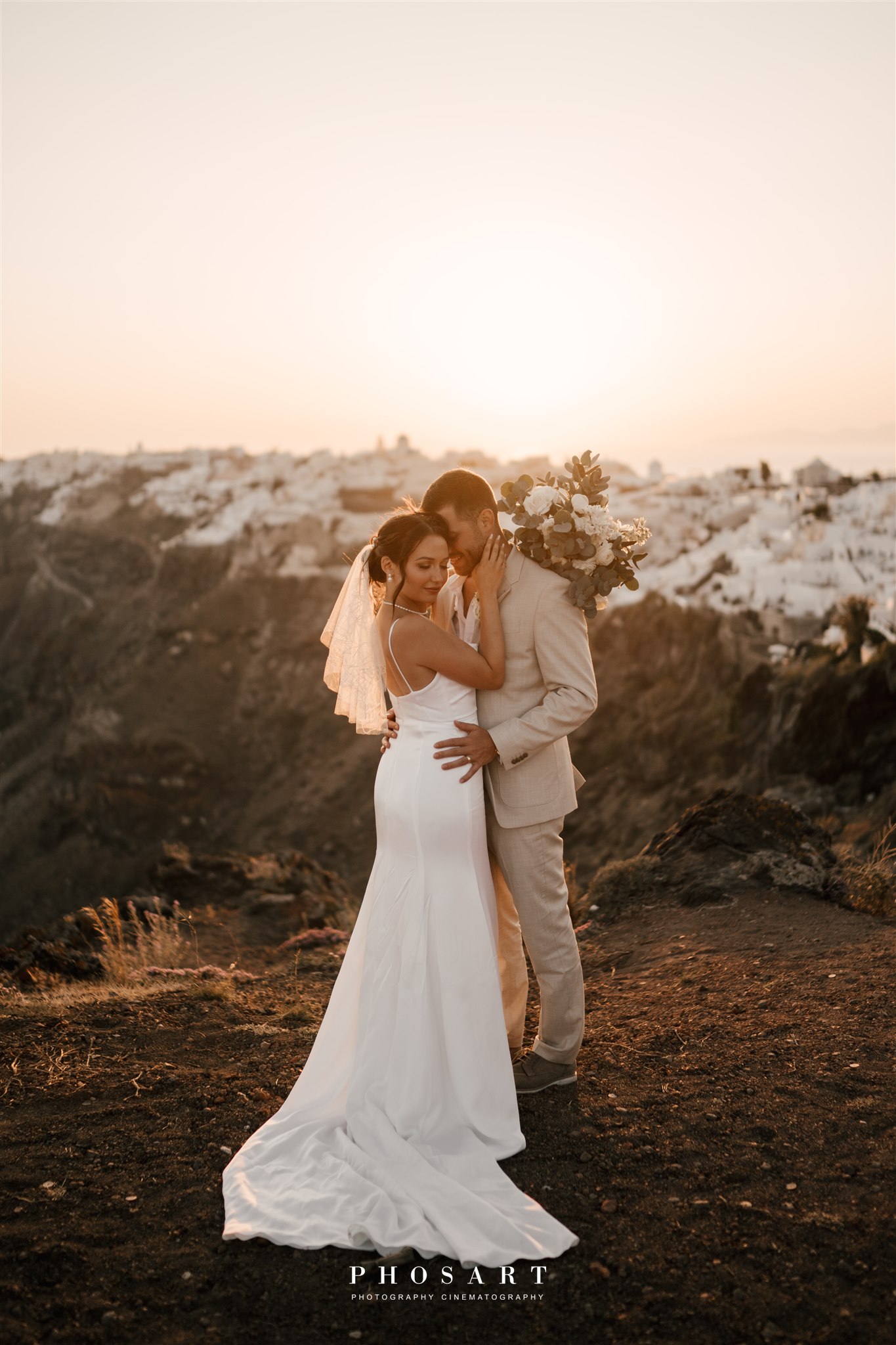 last-minute elopement in Santorini - couple at the sunset
